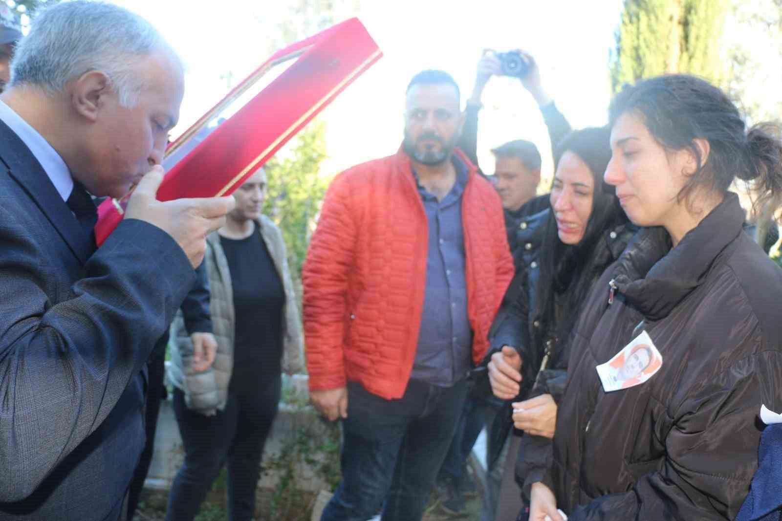 Trafik kazasında ölen polis memuru toprağa verildi
