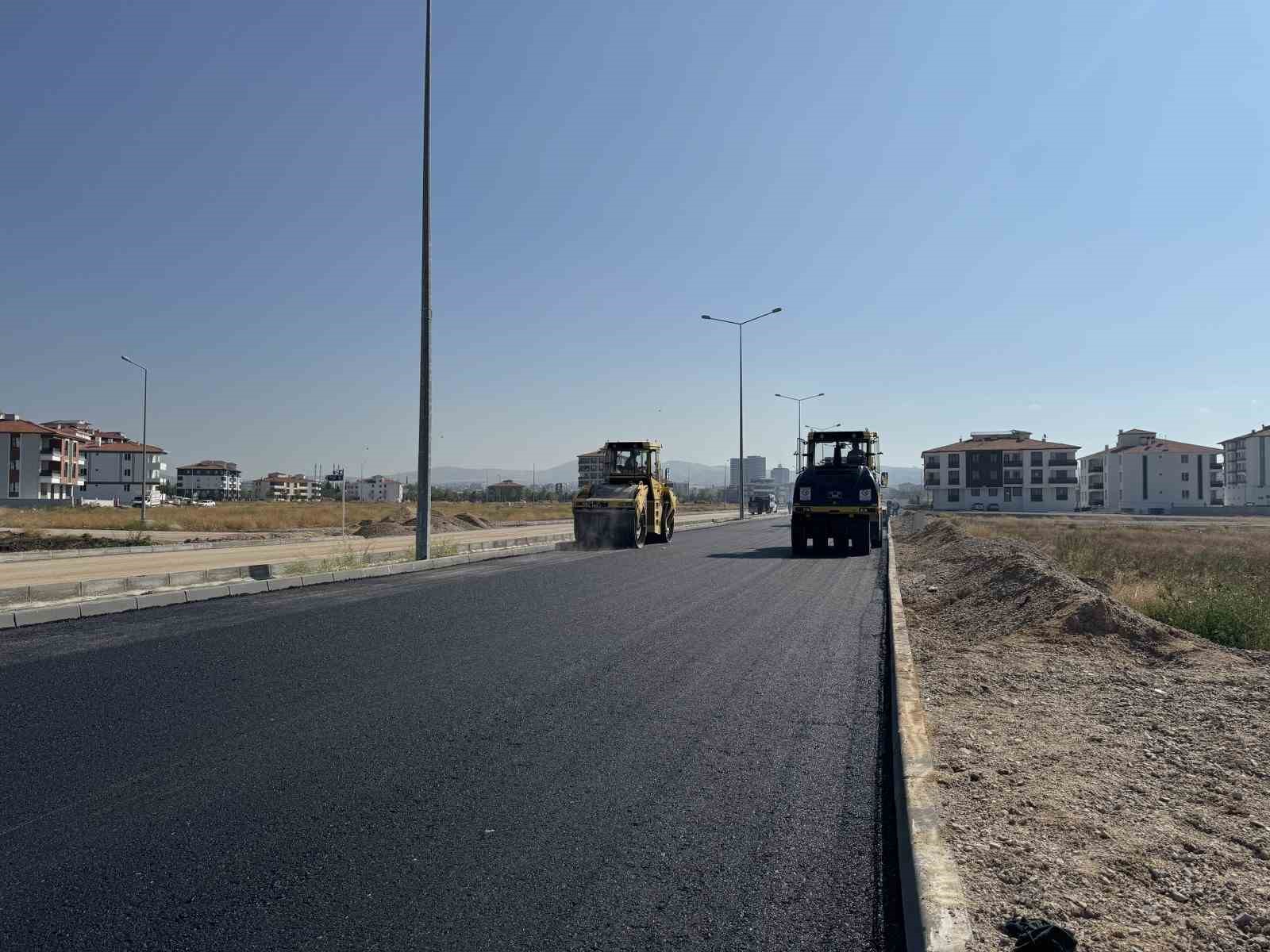 &Ccedil;orum Belediyesi bir yılda 83 bin ton asfalt serdi
