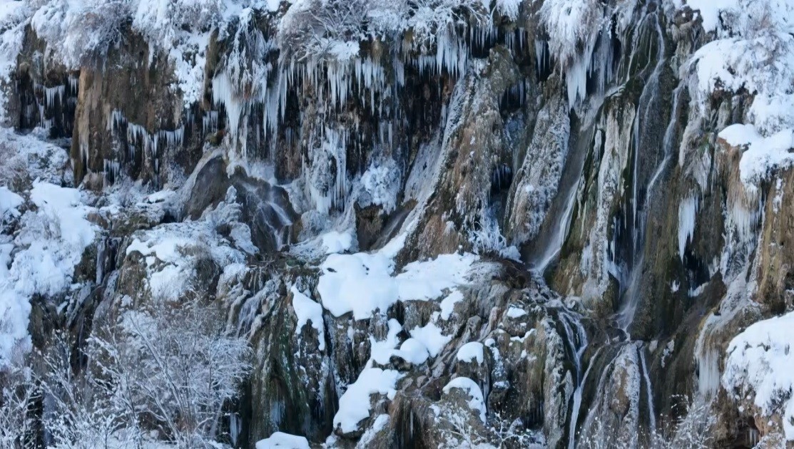 Erzincan 2025 yılının ilk g&uuml;nlerinde buz kesti
