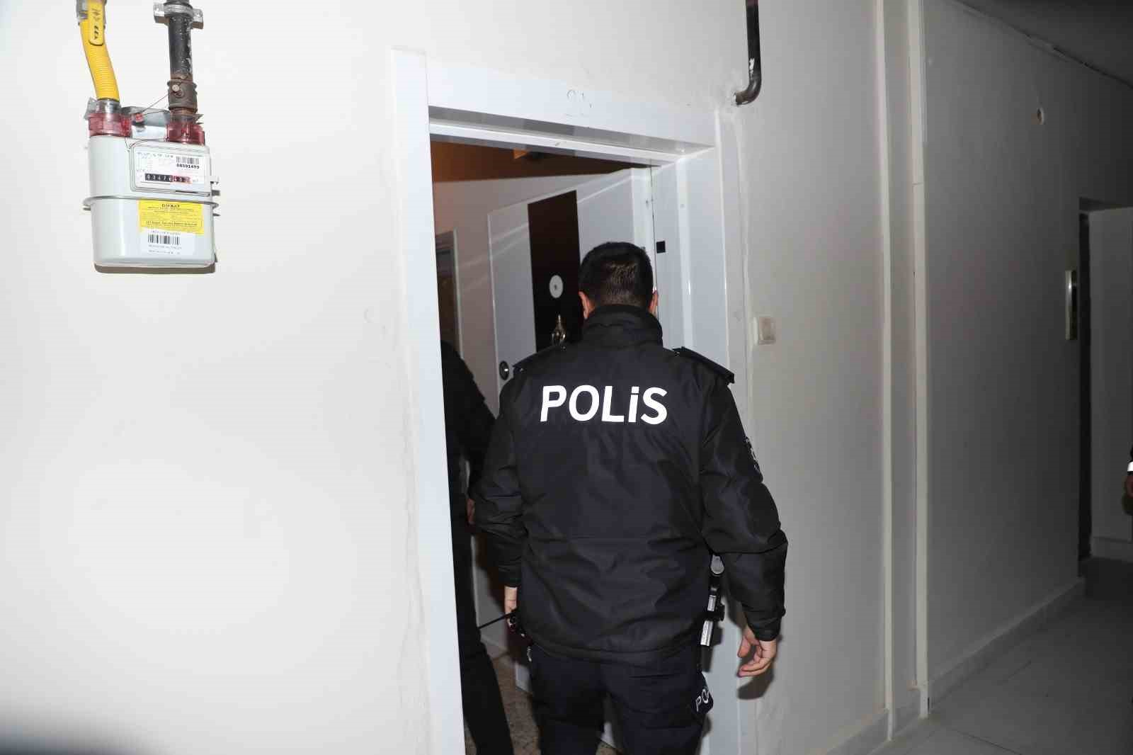 Mersin’de aranan şahıslar operasyonu: 71 hükümlü yakalandı
