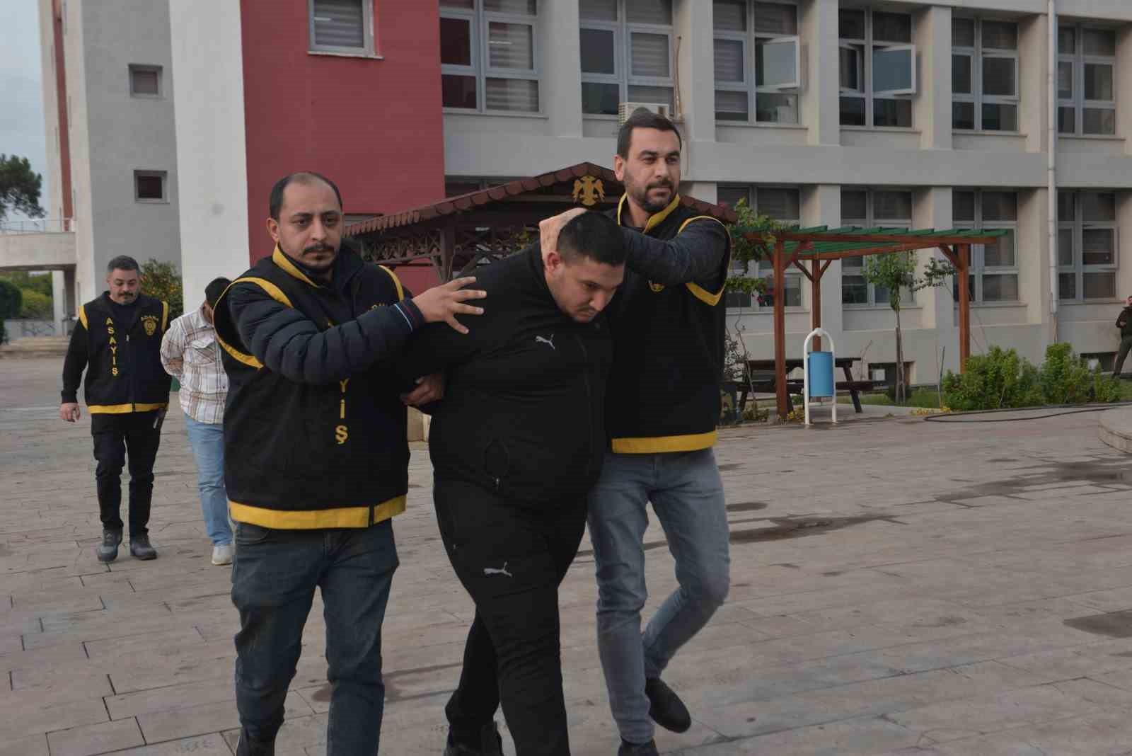 Adana’da cezaevinden çıkan şahıs, husumetlisini öldürdü