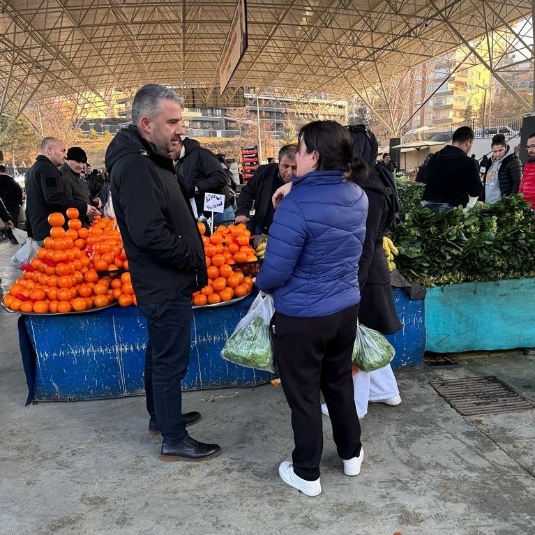 Pursaklar Belediye Başkanı Çetin’den pazar yeri ziyareti