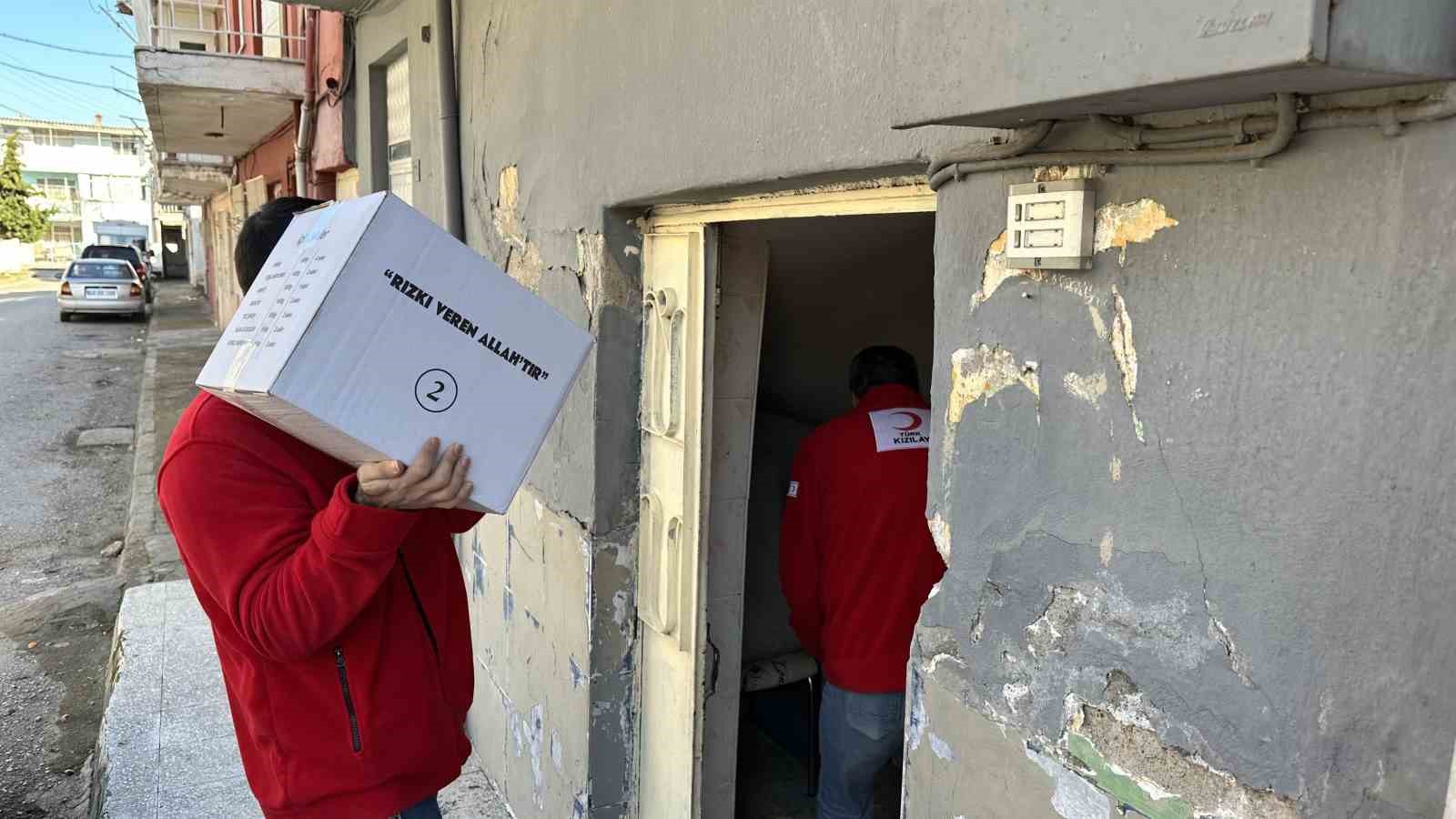 T&uuml;rk Kızılayı aralık ayında ihtiya&ccedil; sahiplerinin y&uuml;z&uuml;n&uuml; g&uuml;ld&uuml;rd&uuml;
