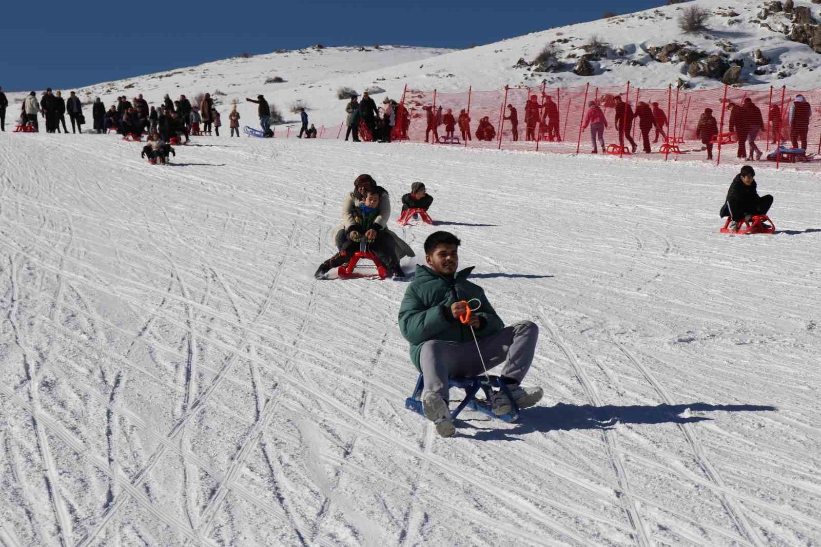 Denizli Kayak Merkezi yeni sezonu yoğun ilgiyle karşıladı