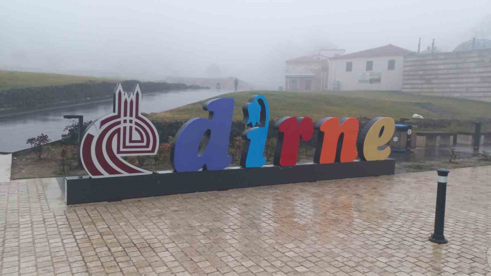 Edirne&rsquo;yi sis kapladı
