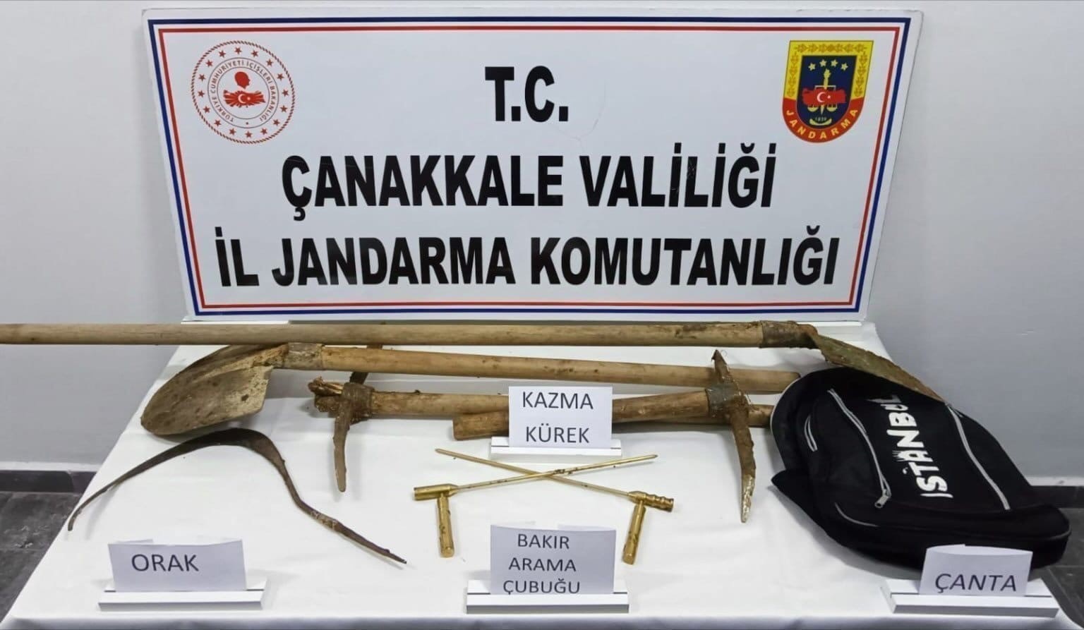 Çanakkale’de kaçak kazı yapan 7 kişi suçüstü yakalandı