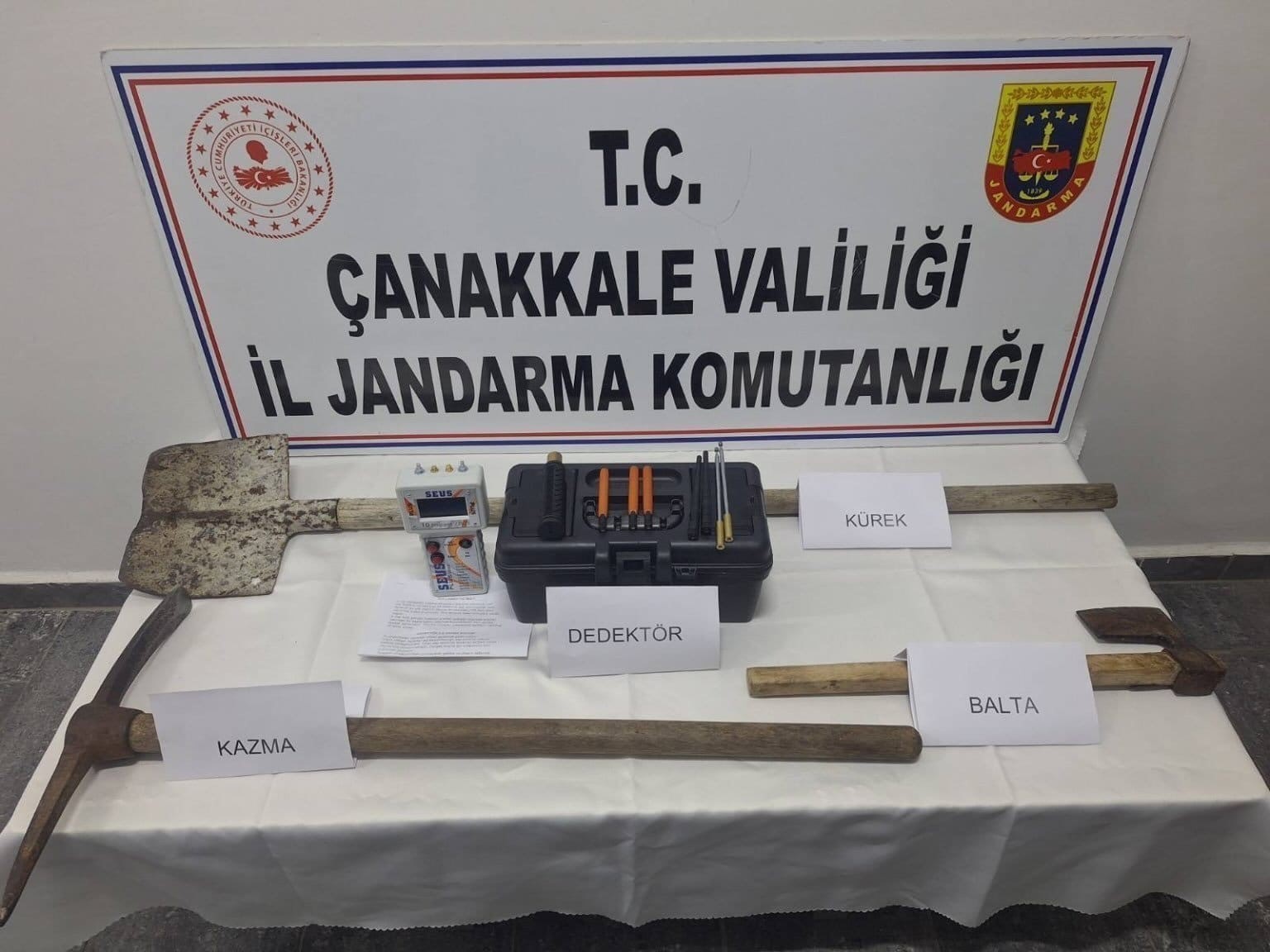 Çanakkale’de kaçak kazı yapan 7 kişi suçüstü yakalandı