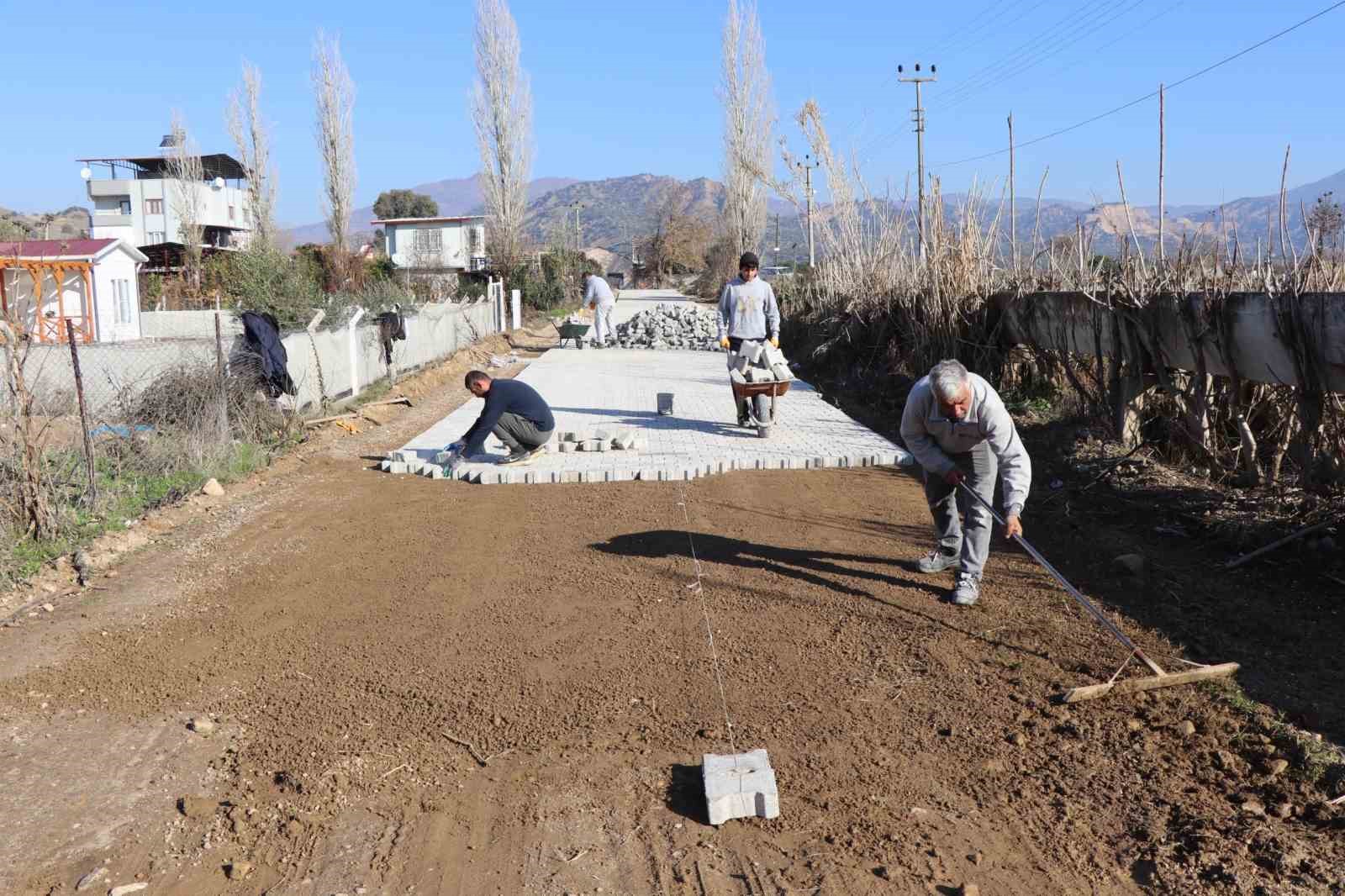 Nazilli Belediyesi Arslanlı’da yol çalışmalarını tamamladı
