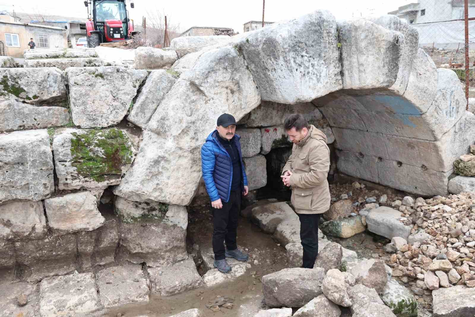 Vali Varol, Roma Çeşmesi’nde incelemelerde bulundu
