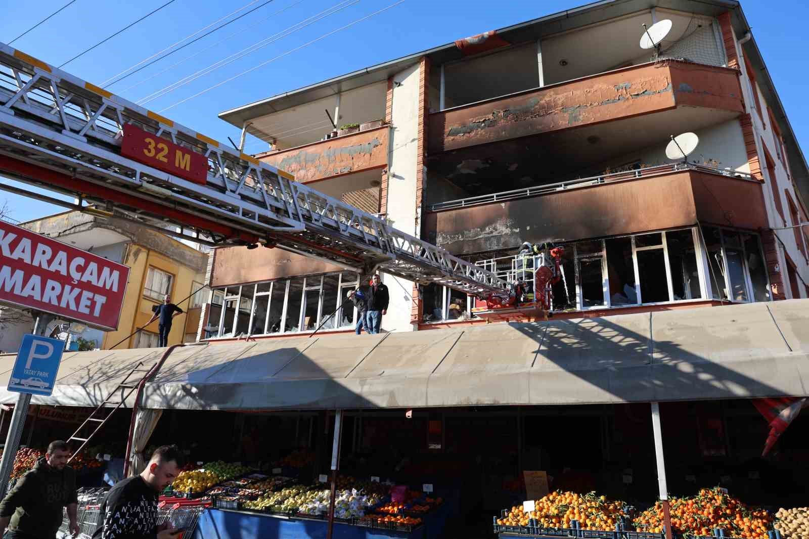 Kahramanmaraş’ta market deposunda yangın