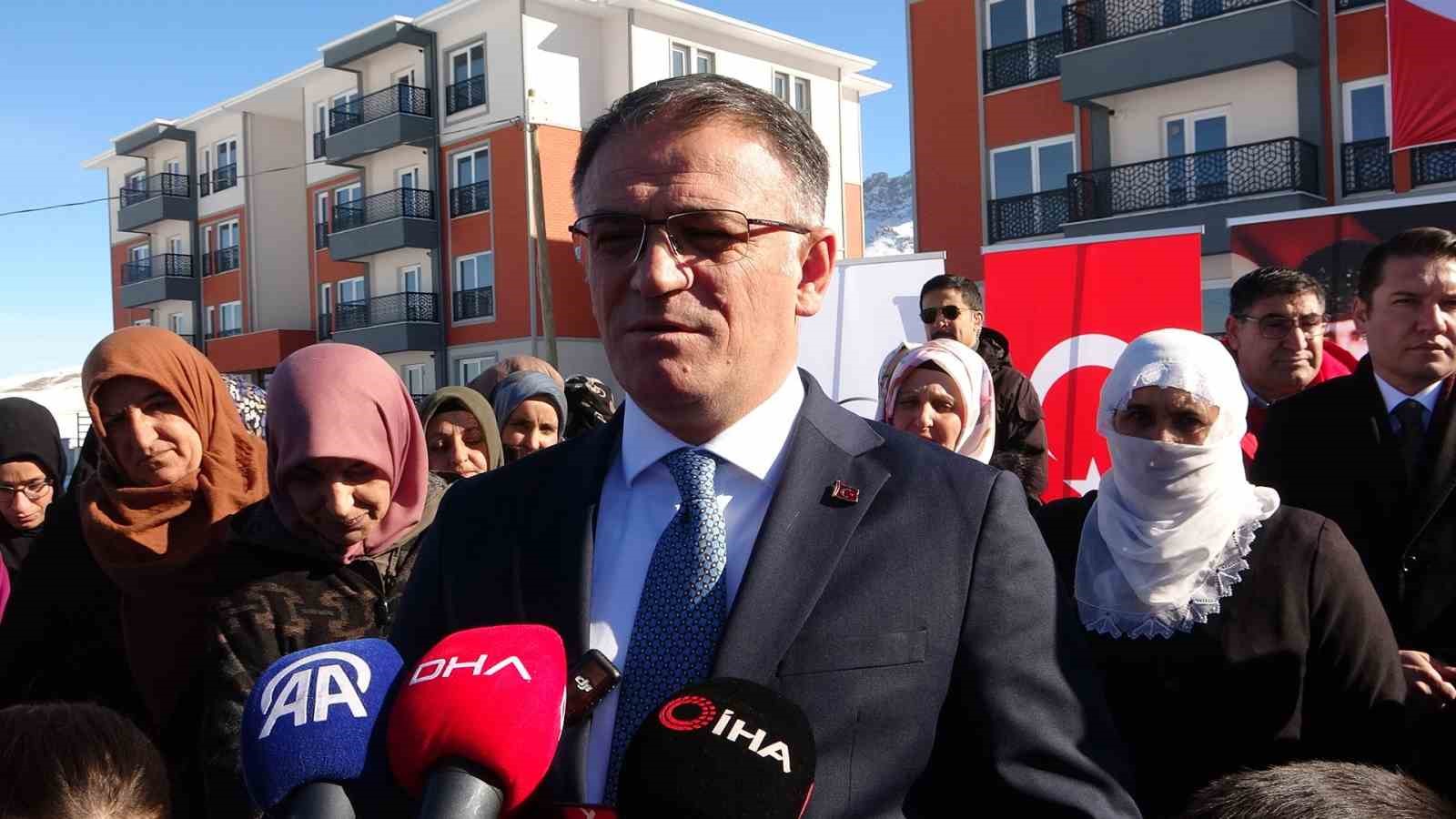 Van&rsquo;da eşini kaybetmiş ihtiya&ccedil; sahibi 51 kadın evlerine kavuştu
