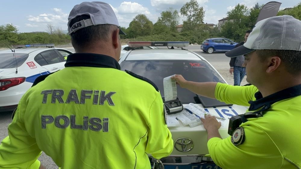 Düzce’de denetimlerde 4 bin 895 araç trafikten men edildi