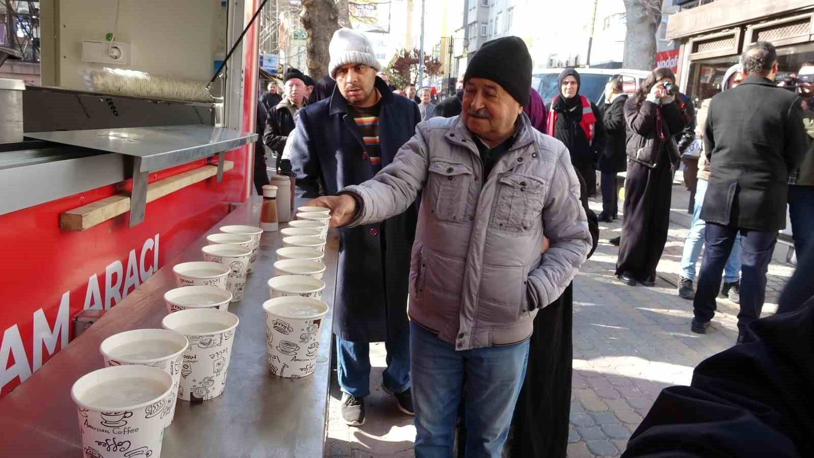 Kütahya Vakıflar Bölge Müdürlüğü’nden halka salep ikramı