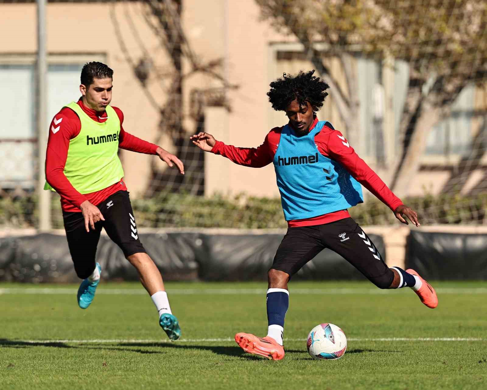 Sivasspor, hazırlıklarını Antalya’da sürdürdü