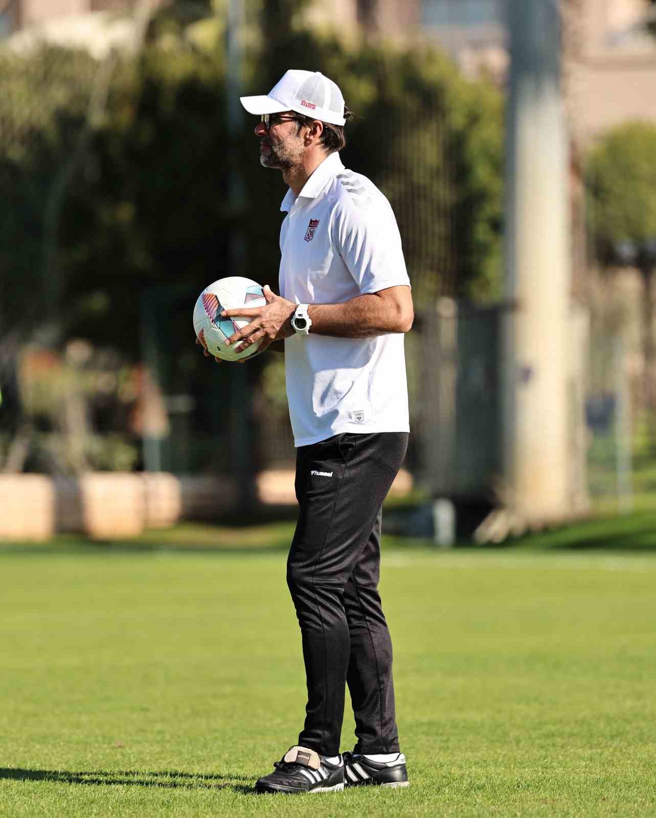 Sivasspor, hazırlıklarını Antalya&rsquo;da s&uuml;rd&uuml;rd&uuml;
