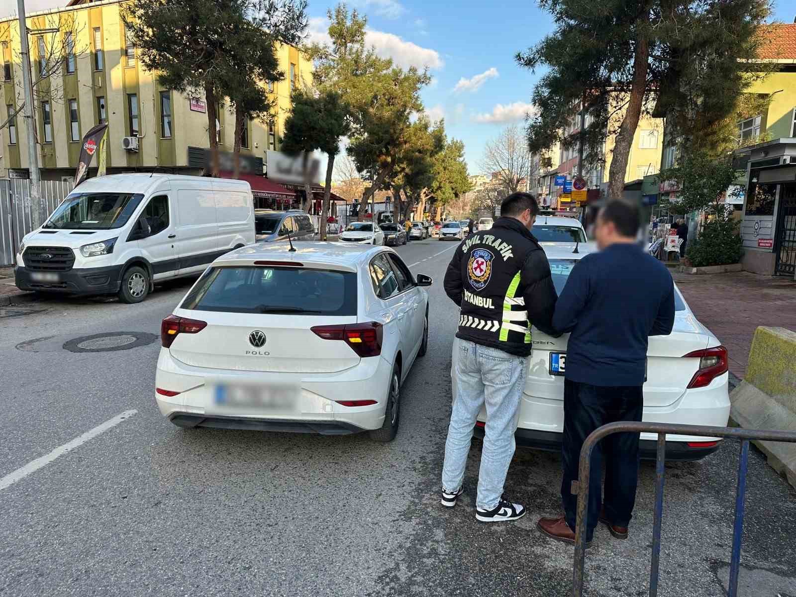 Beykoz’da trafiği tehlikeye düşüren 2 sürücü yakalandı