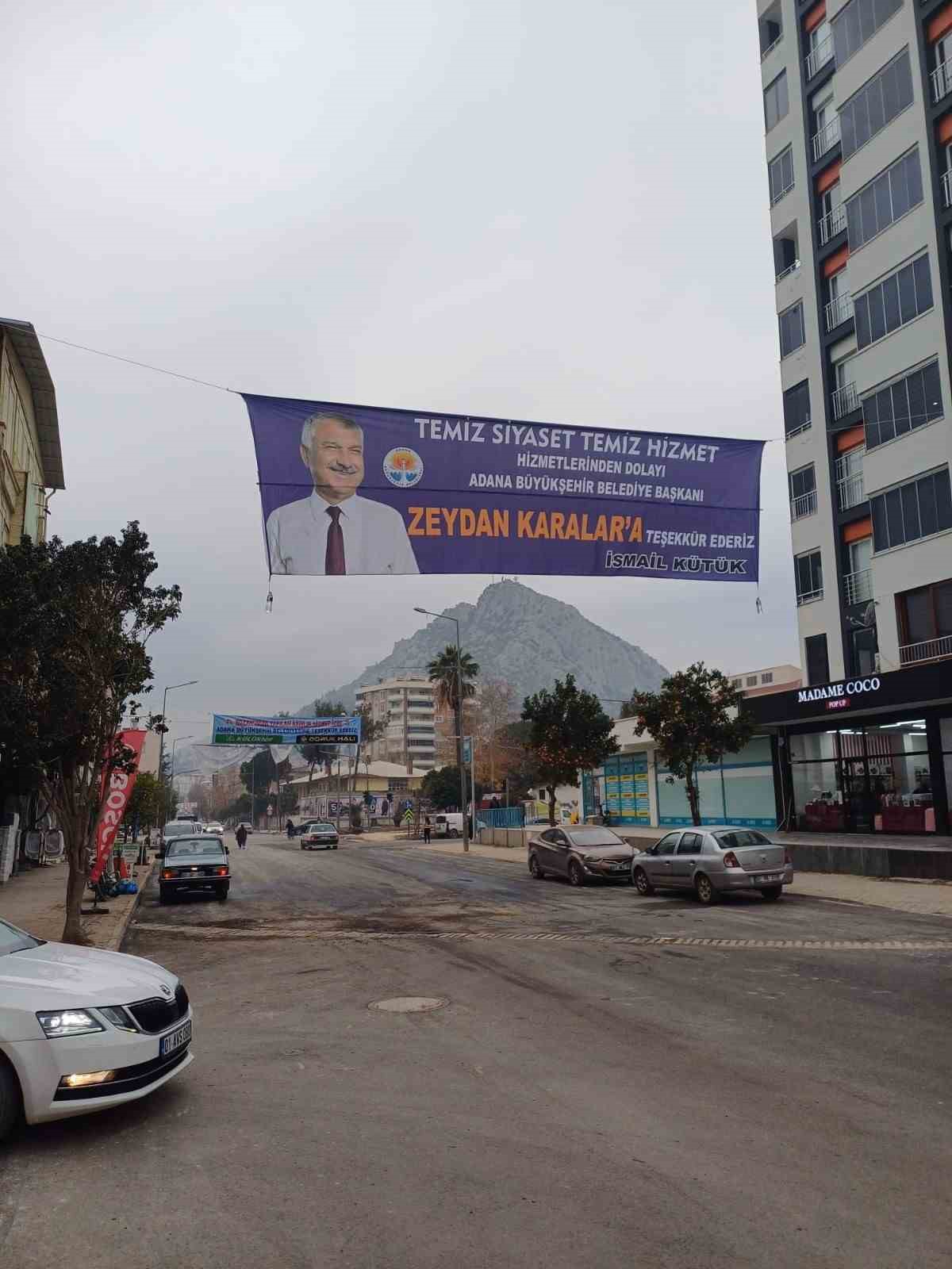 Adana’da esnaf yolları yapılınca davullu zurnalı teşekkür etti
