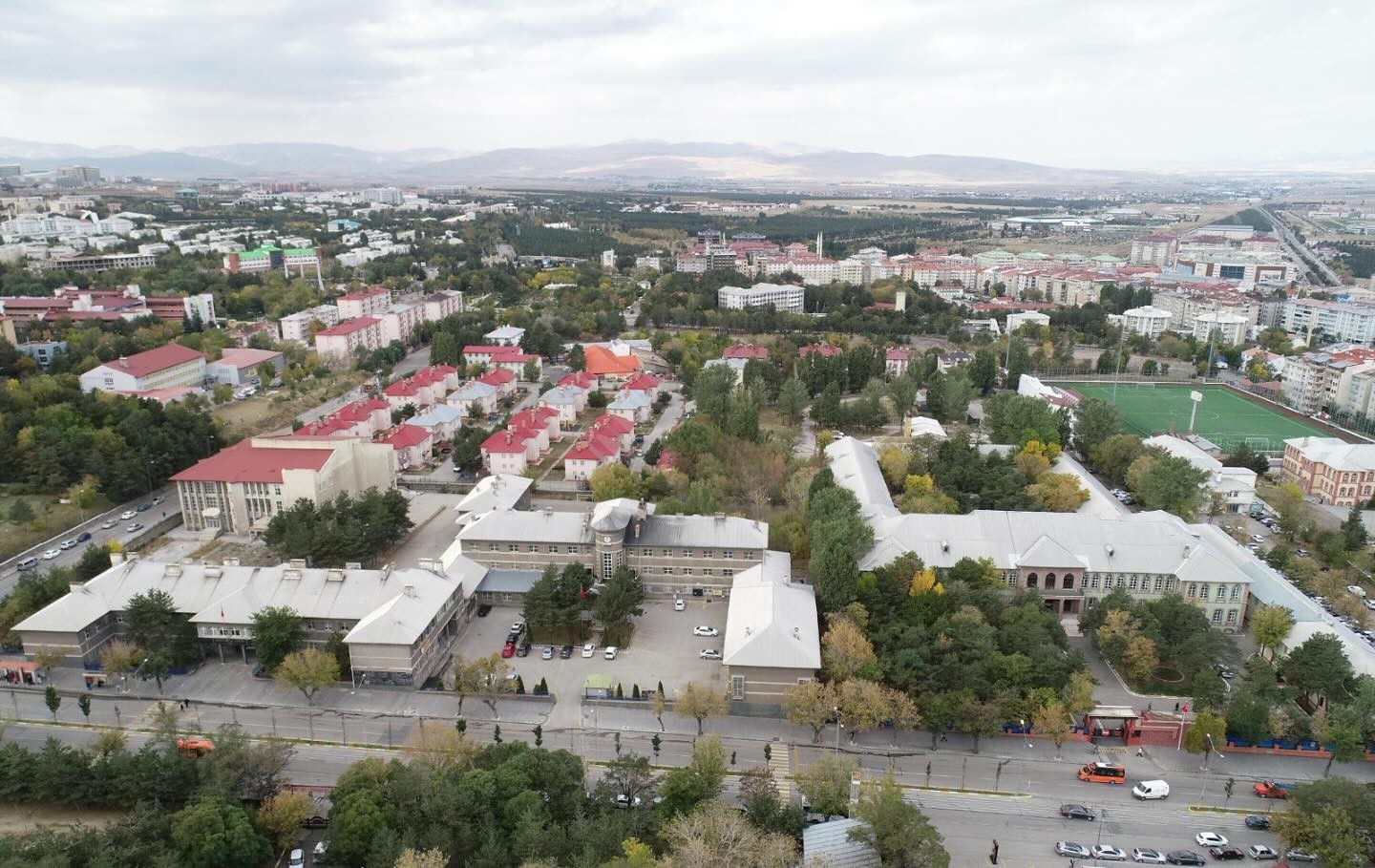 Eski Mareşal Fevzi Çakmak Hastanesi Binası artık Erzurum Lisesi’nin