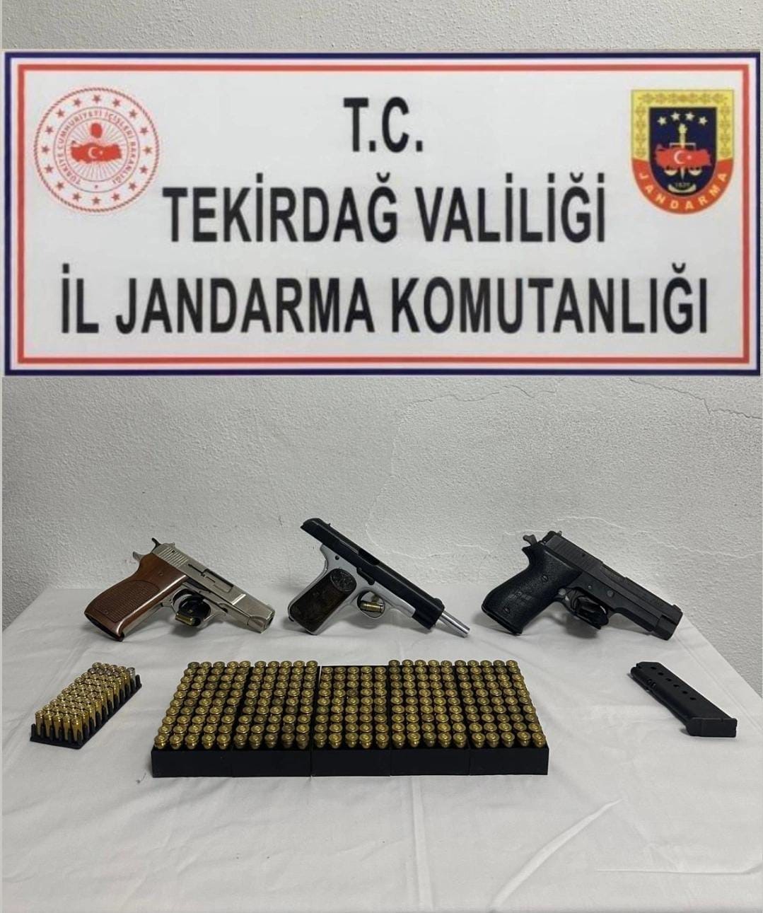 Tekirdağ&rsquo;da jandarmadan silah operasyonları: 3 g&ouml;zaltı
