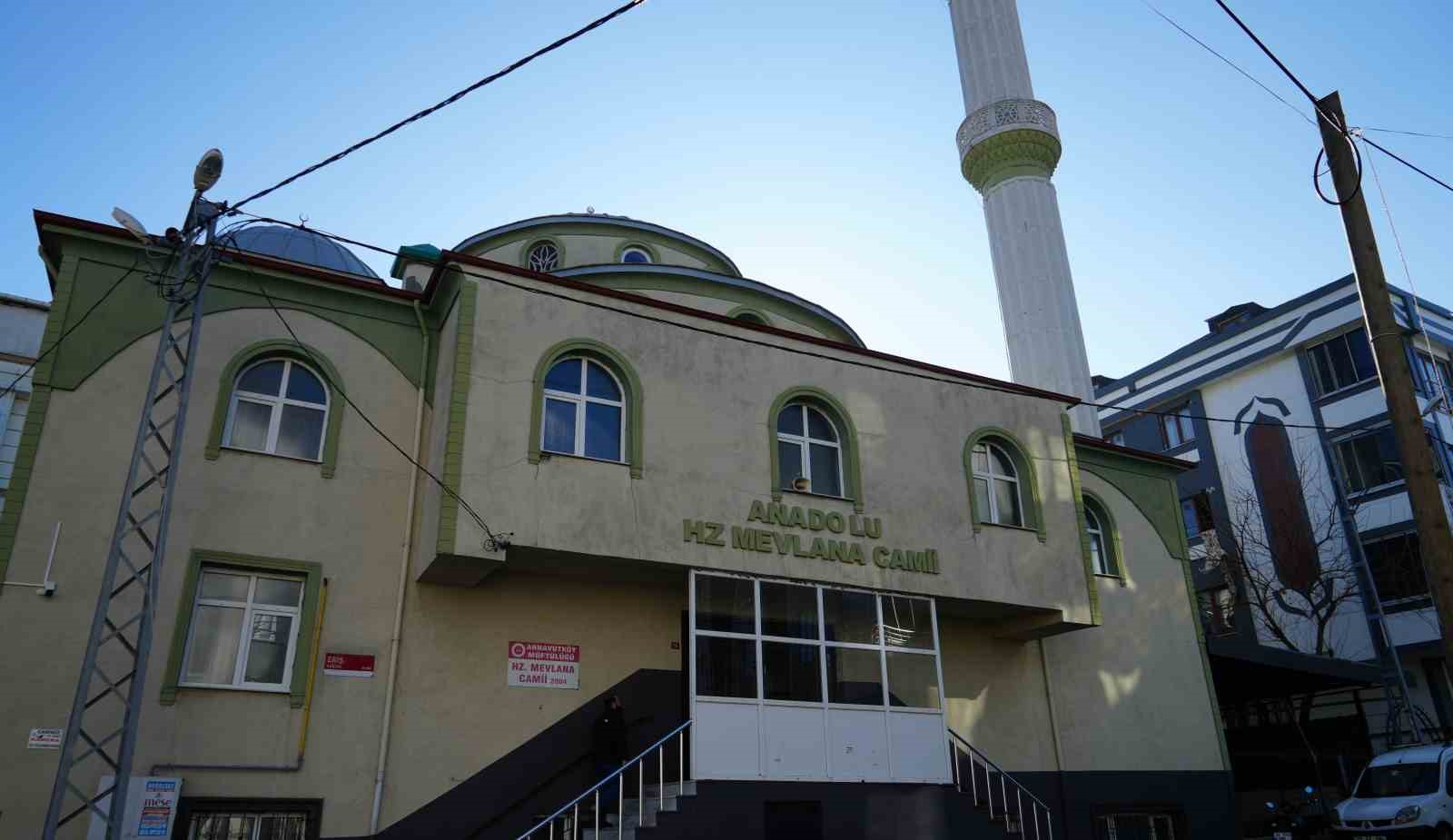 Arnavutköy’de camide imam krizi
