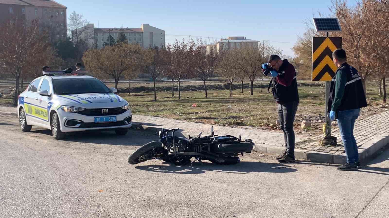 Motosiklet ile hafif ticari araç çarpıştı: 1 ölü, 1 yaralı