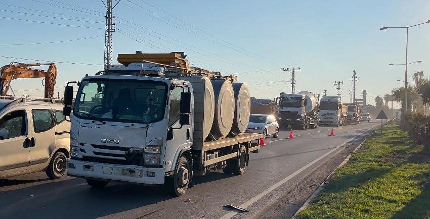 Karşıdan karşıya geçmeye çalışan yaya, kamyon çarpması sonucu öldü
