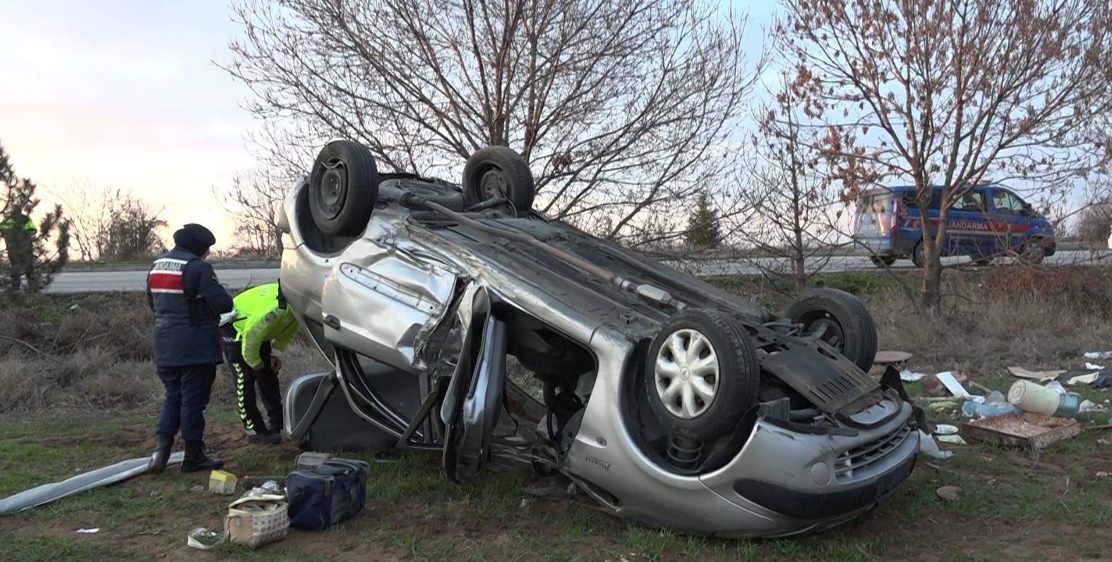 Kırklareli&rsquo;nde şarampole devrilen otomobilin s&uuml;r&uuml;c&uuml;s&uuml; hayatını kaybetti
