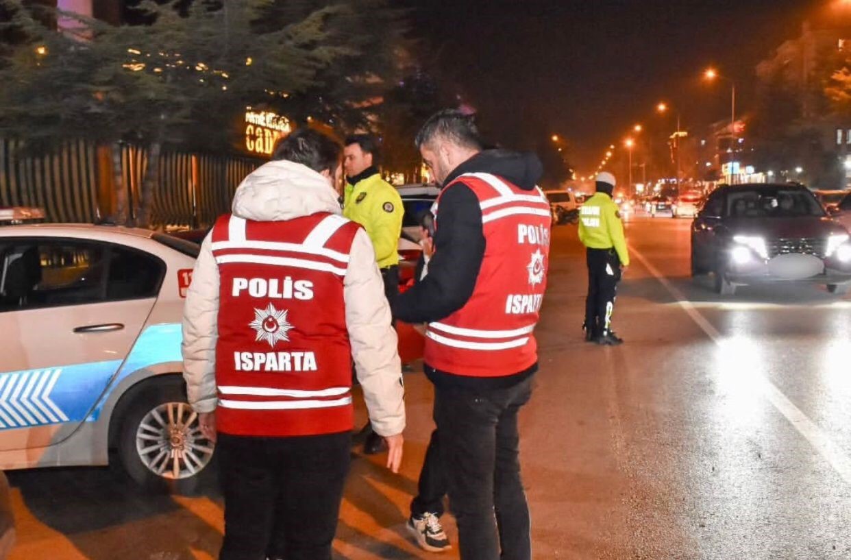 Isparta’da modifiyeli ve abartı egzozlu araç denetimi: 5 araç men edildi