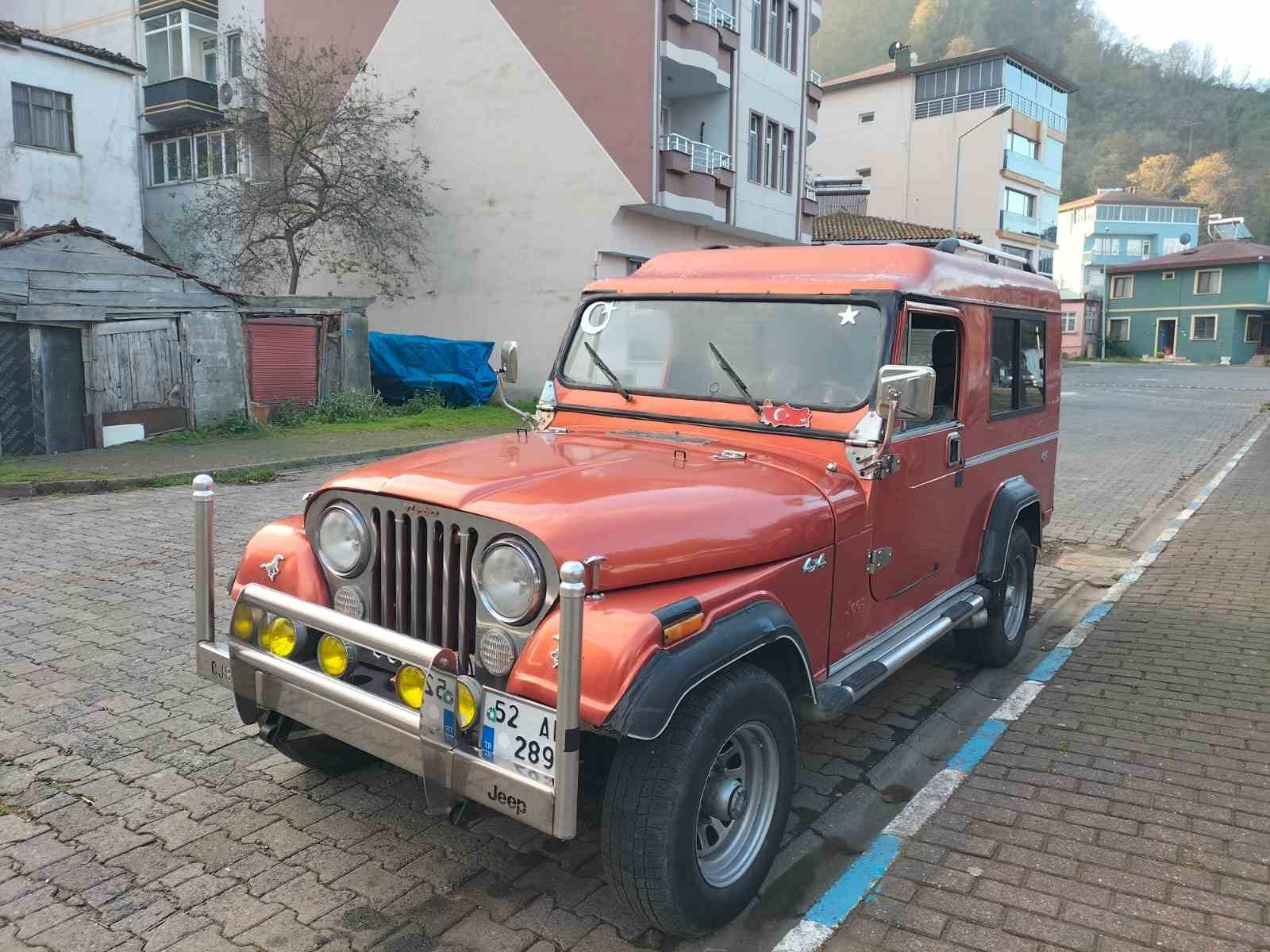 Baba yadigarı cipe g&ouml;z&uuml; gibi bakıyor
