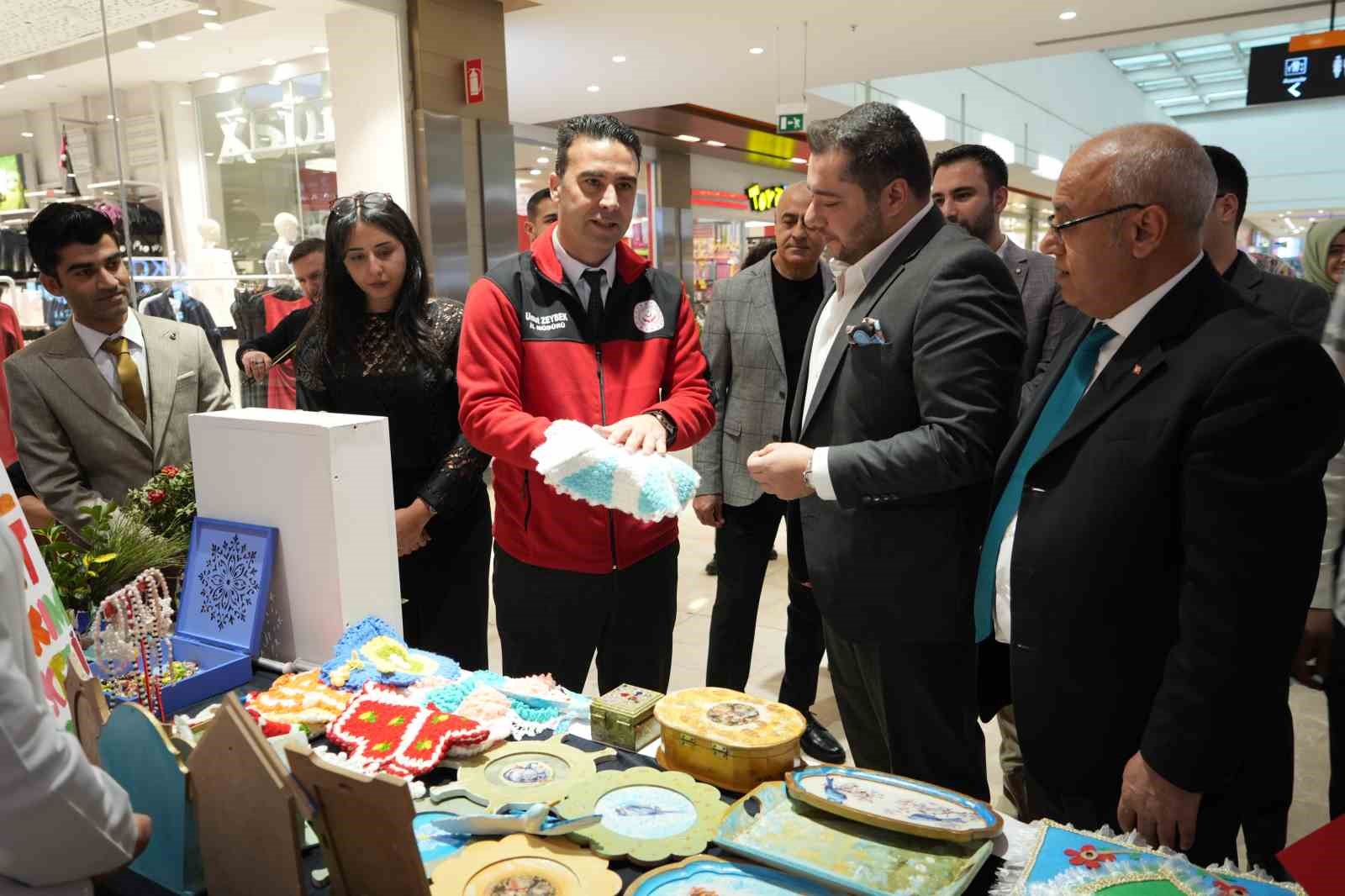 Gaziantep’te engelli bireylerin el emeği ürünleri sergilendi
