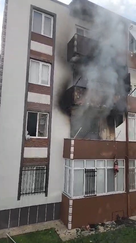 Balıkesir&rsquo;de ev yangınında 1 kişi hayatını kaybetti
