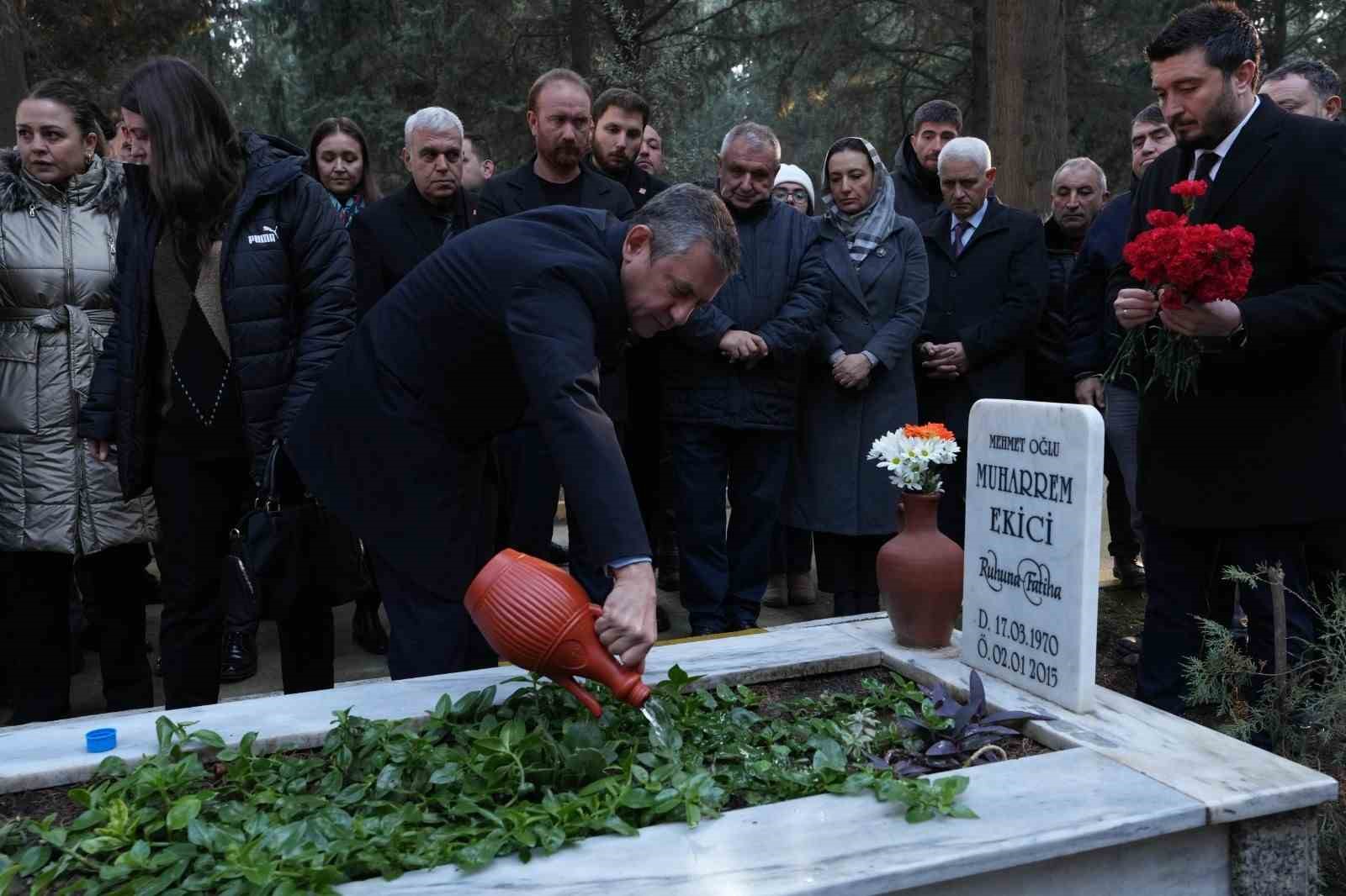 CHP Lideri &Ouml;zel, memleketinde taziye ziyaretinde bulundu
