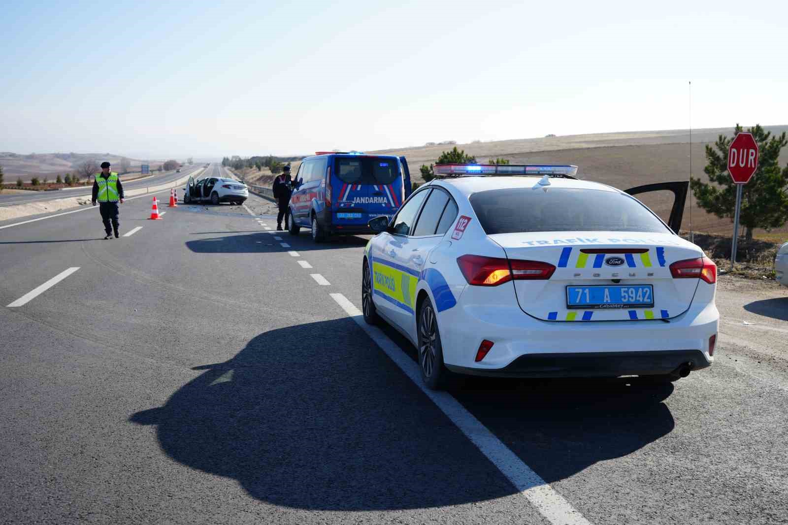 Kırıkkale’de çarpışan otomobiller hurdaya döndü: 2 yaralı
