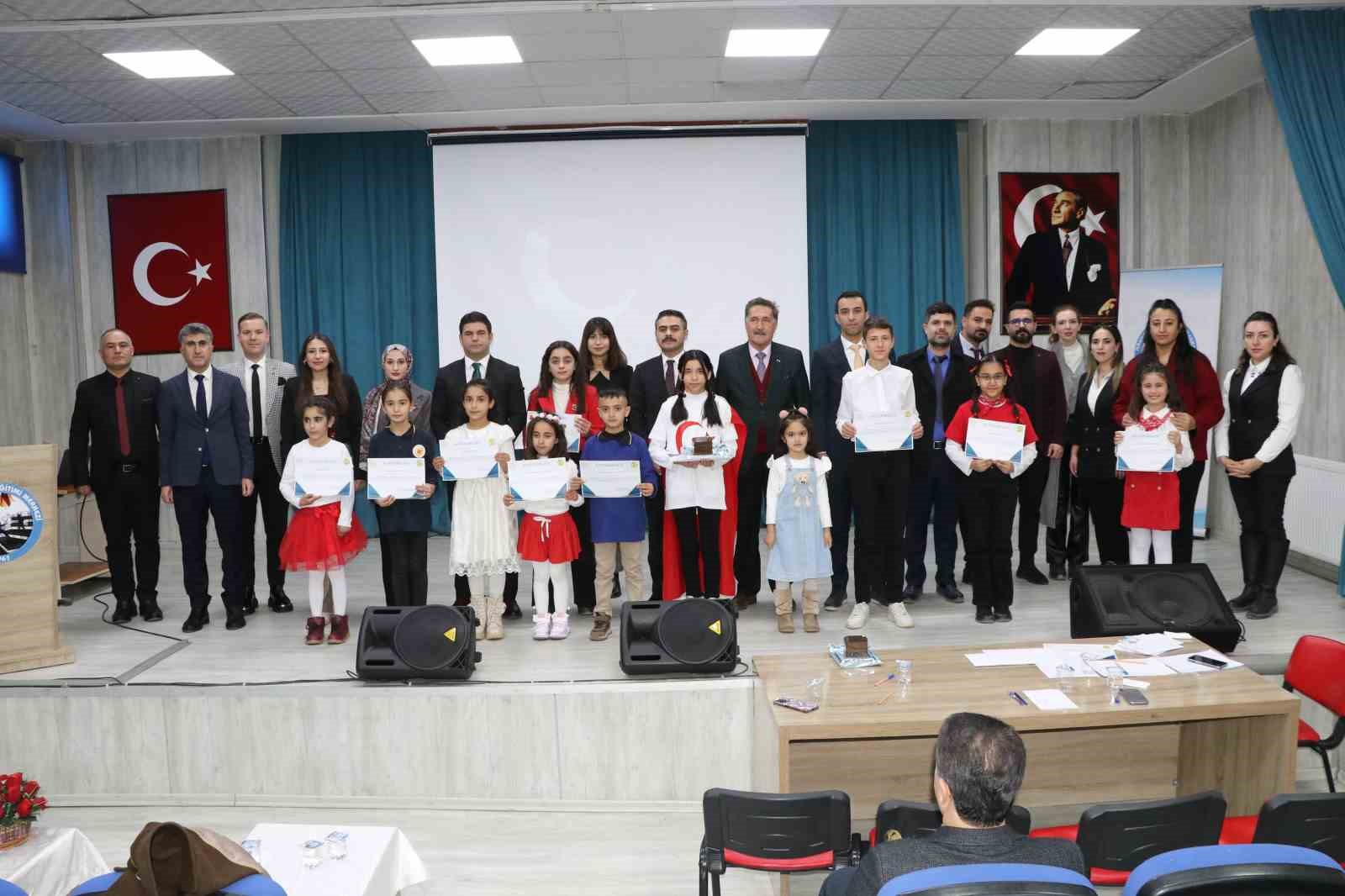 Hakkari’de "İstiklal Marşı’nı Güzel Okuma Şiir Yarışması" düzenlendi