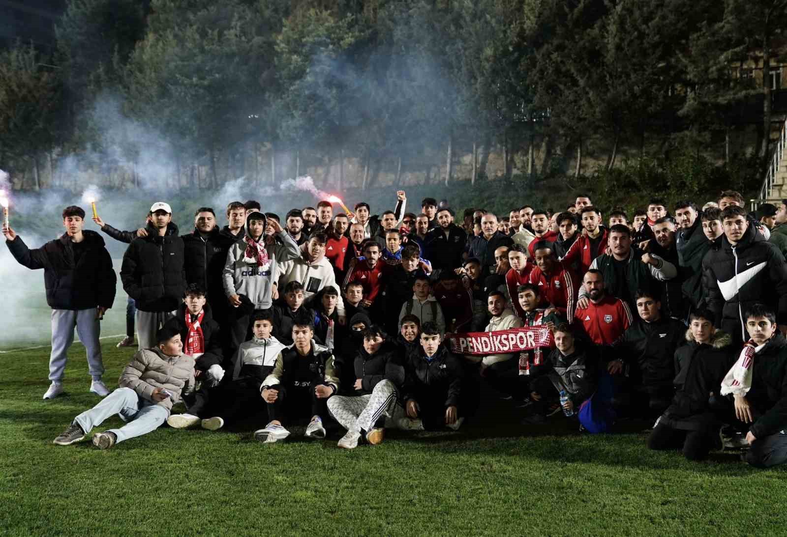 Pendikspor’a Karagümrük maçı öncesi taraftardan moral ziyareti