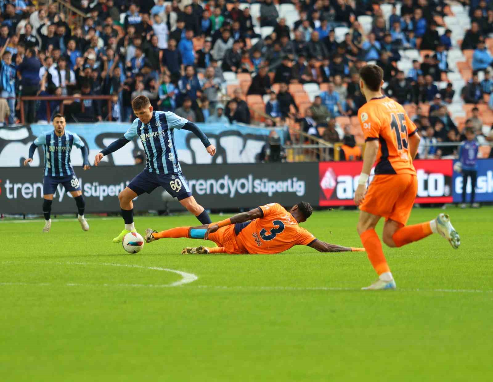 Trendyol Süper Lig: Adana Demirspor: 0 - Başakşehir: 0 (Maç devam ediyor)
