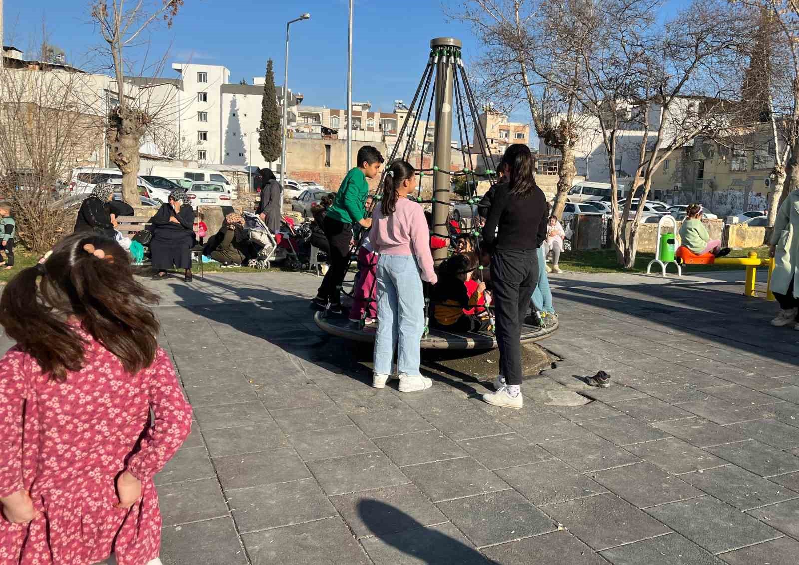 Vatandaşlar güneşli havanın tadı çıkarıyor