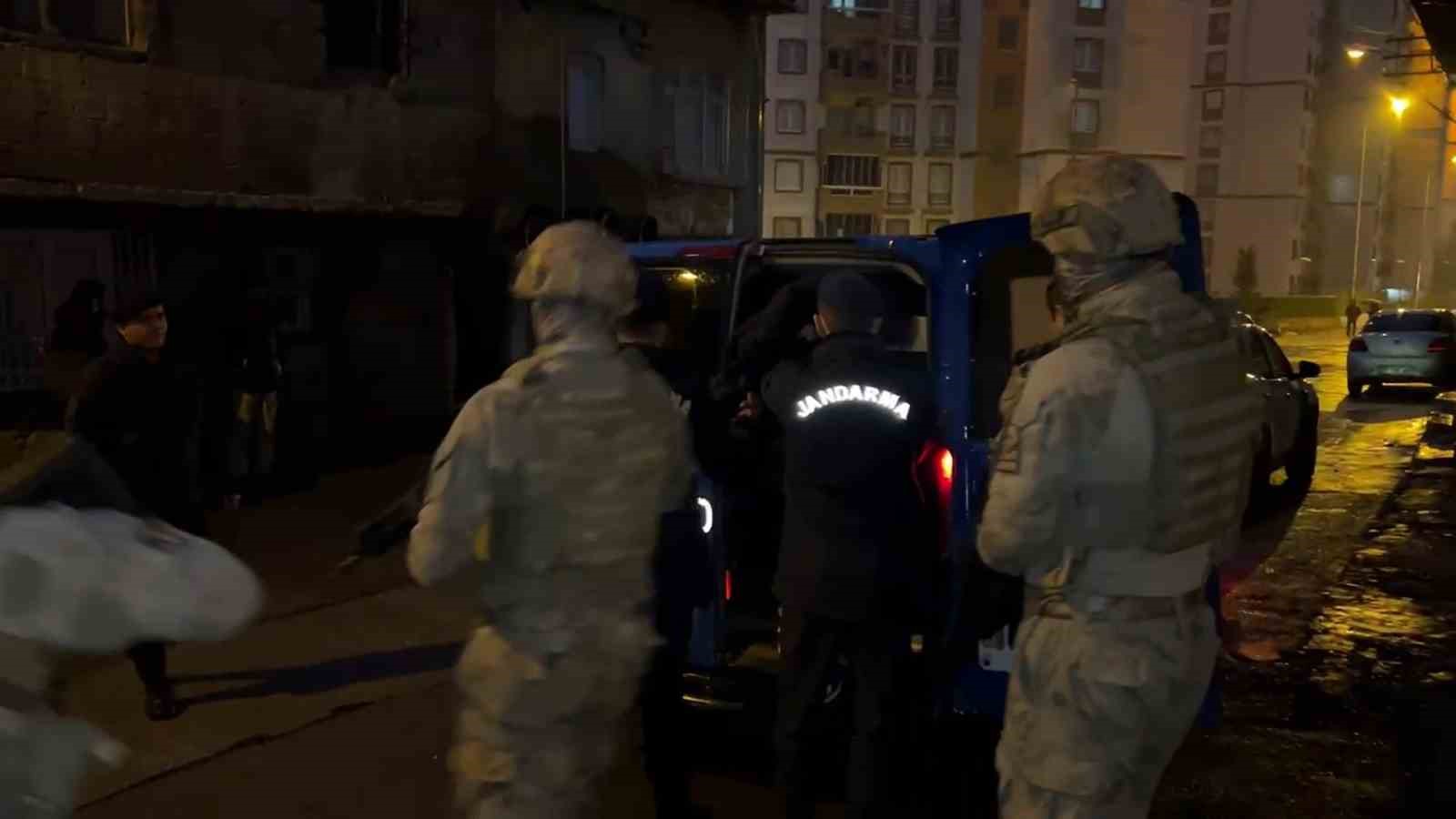 Gaziantep&rsquo;te &ouml;rg&uuml;t &uuml;yelerine şafak operasyonu: 5 g&ouml;zaltı
