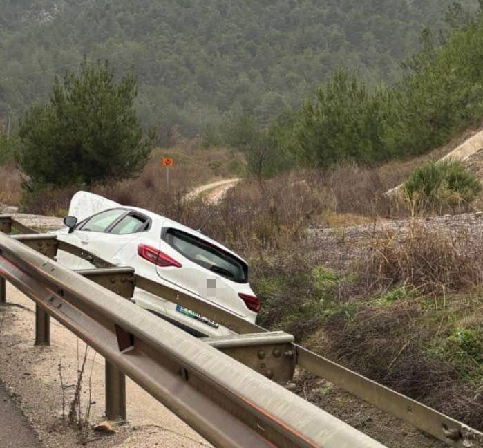 Bilecik’te otomobil şarampole uçtu: 1 yaralı