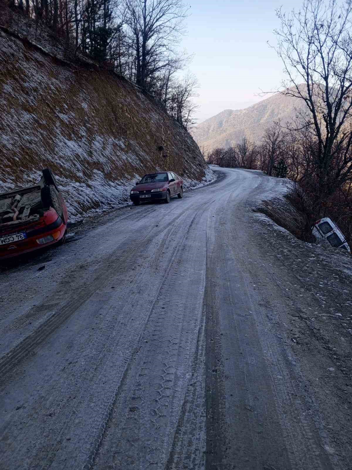 Kastamonu’da gizli buzlanma kazaları beraberinde getirdi: 2 yaralı