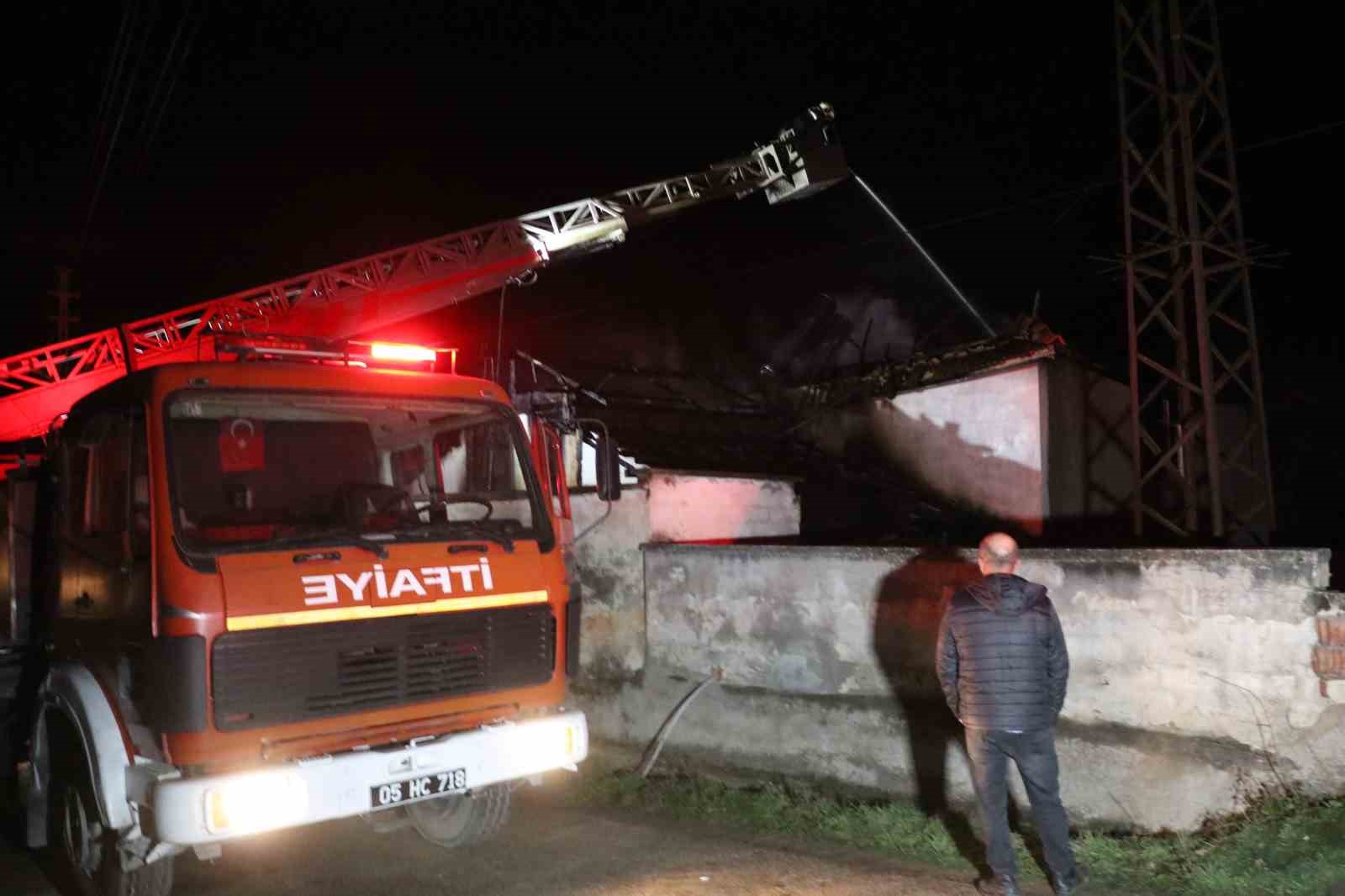 Amasya’da 2 katlı ev alevlere teslim oldu
