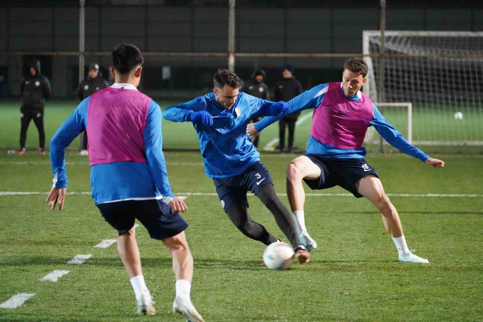 Çaykur Rizespor, Fatih Karagümrük maçı hazırlıklarına başladı