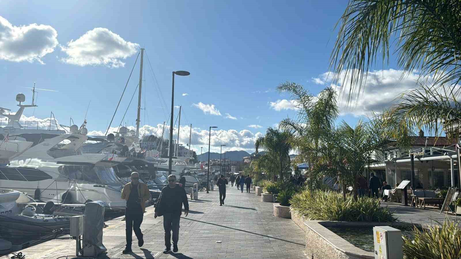 Marmaris’te güneş yüzünü gösterdi, sahiller hareketlendi
