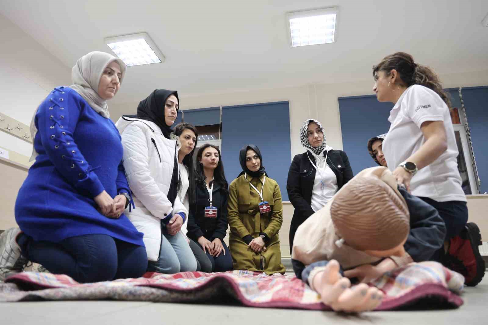 Elazığ’da ‘Hasta ve Yaşlı Öz Bakımına Destek’ kursuna yoğun ilgi
