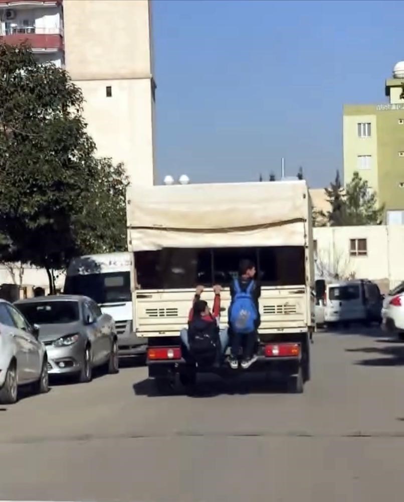 Mardin’de çocukların tehlikeli yolculuğu
