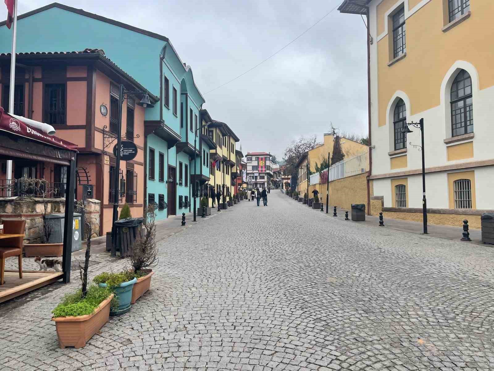 Eskişehir’de soğuk kent merkezindeki yoğunluğu azalttı