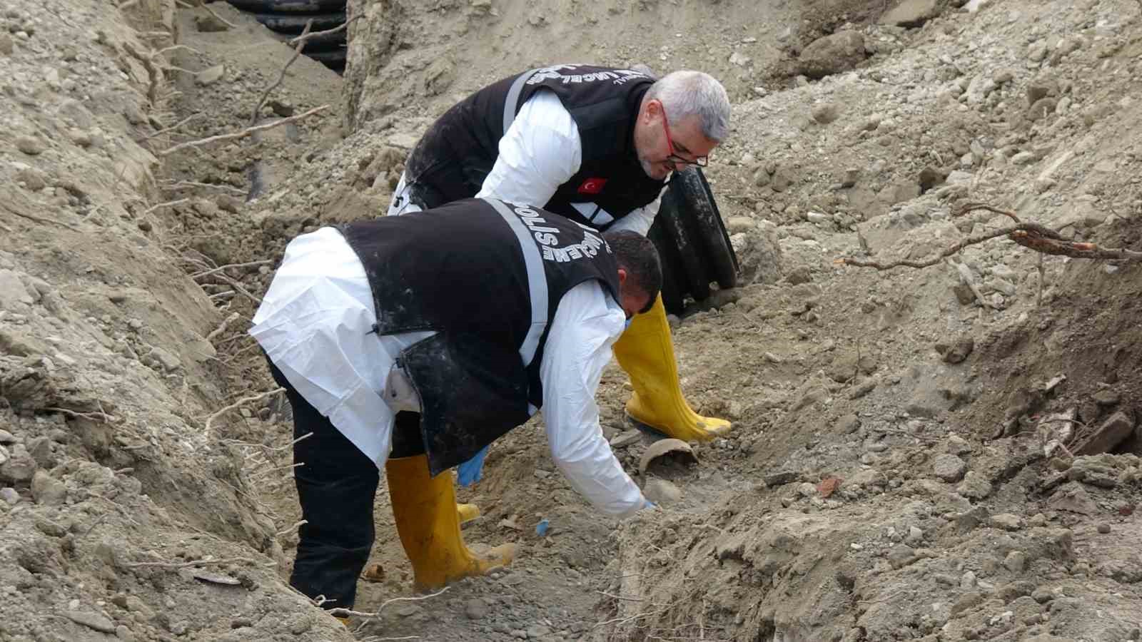 Burdur’da Öğretmenevi bahçesindeki kazıda insan kemikleri bulundu