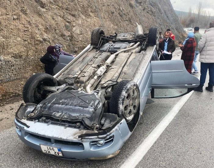 Konya’da hakemleri taşıyan otomobil devrildi, amatör maç ertelendi