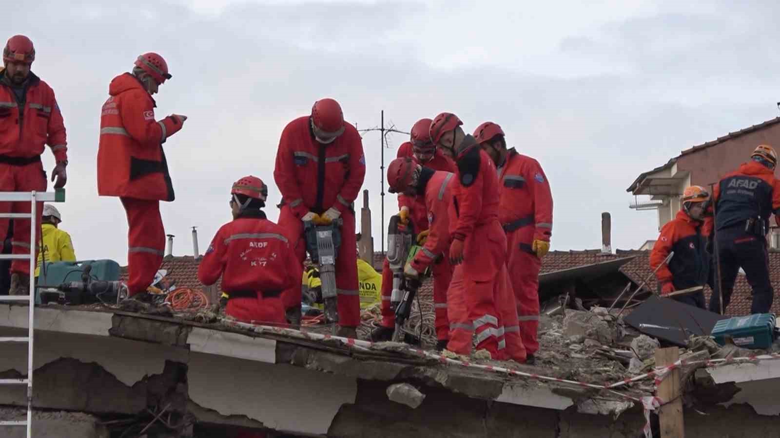 Yalova’da deprem tatbikatı gerçeğini aratmadı
