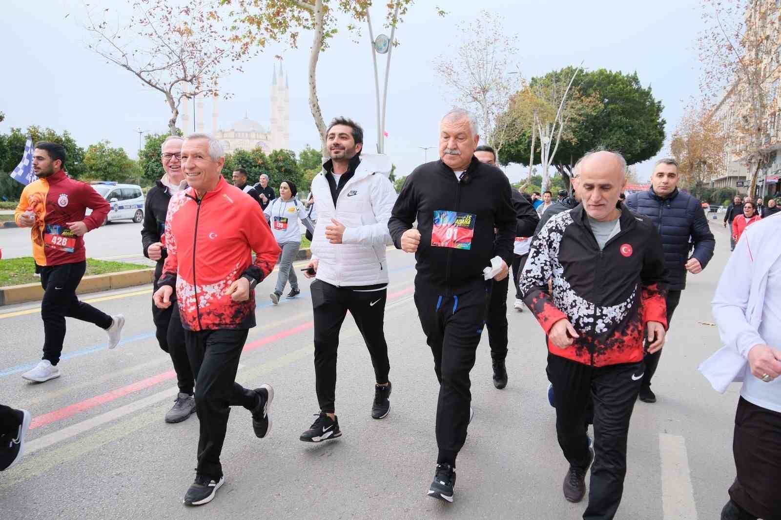 Adana 15. Uluslararası Kurtuluş Yarı Maratonu ve Halk Koşusunda dereceye girenler ödüllerini aldı
